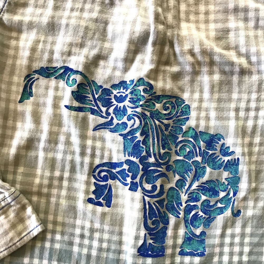Upcycled Bleached Flannel Shirt Hand Painted Elephant Top Green Blue Medium - Picture 10 of 10